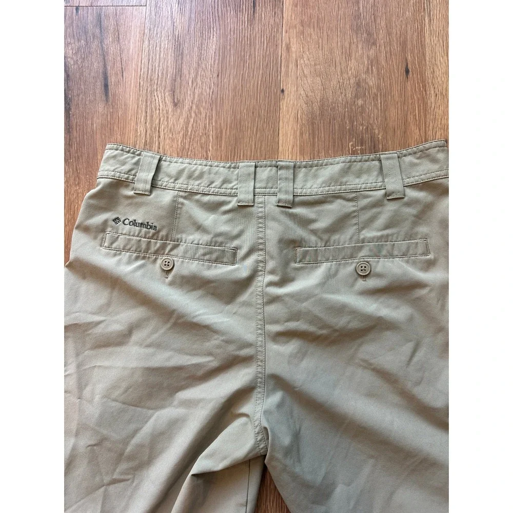 Columbia Omni-Shield Mens Hiking Shorts Sage Green Khaki Size 32 Outdoor Cargo